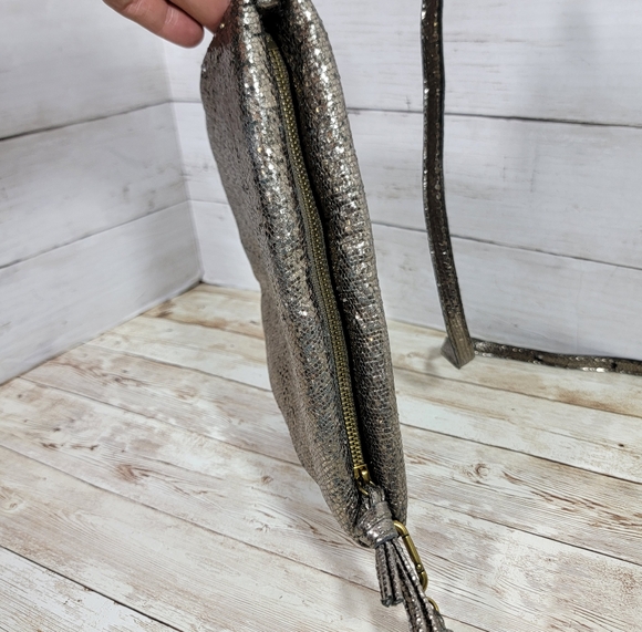 Madewell The Puff Crossbody In Bronze Lamb Leather - Picture 7 of 11